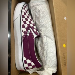 Brand new! Vans classic slip ons, unisex sizing. 7.5m/9w.